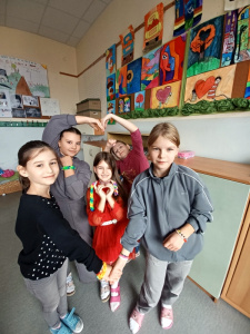 Read more about the article Náramky priateľstva – projektový deň štvrtákov